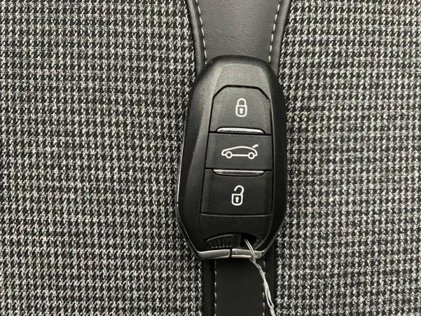 Vente en ligne Peugeot 3008  1.2 Puretech 130ch S&S EAT6 au prix de 15 990 €