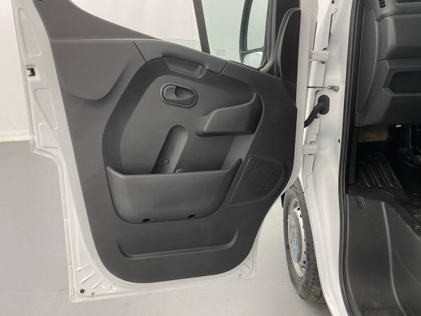 Vente en ligne Renault Master 3 Fourgon MASTER FGN TRAC F3500 L2H2 DCI 135 au prix de 23 990 €