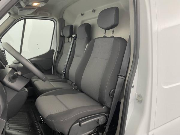 Vente en ligne Renault Master 3 Fourgon MASTER FGN TRAC F3500 L2H2 DCI 135 au prix de 23 990 €