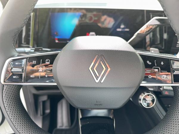 Vente en ligne Renault Espace Espace full hybrid E-Tech 200 ch 5pl au prix de 46 490 €
