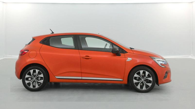 Vente en ligne Renault Clio 5 Clio E-Tech 140 - 21N au prix de 17 490 €