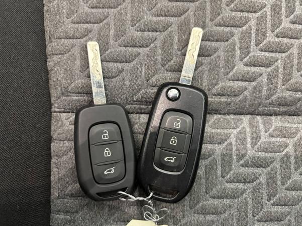 Vente en ligne Renault Clio 5 Clio E-Tech 140 - 21N au prix de 17 490 €