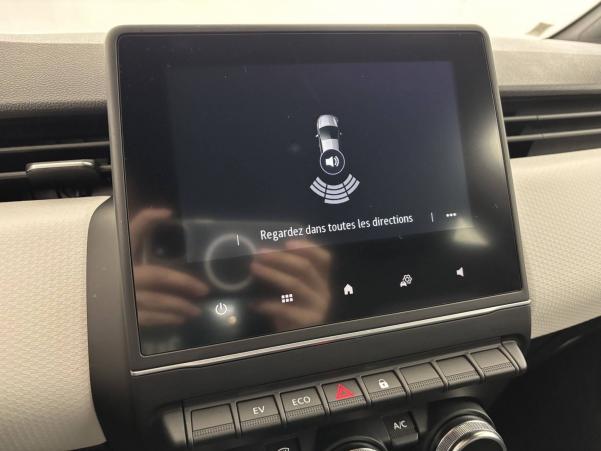 Vente en ligne Renault Clio 5 Clio E-Tech 140 - 21N au prix de 17 490 €
