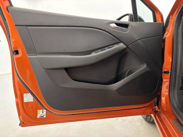 Vente en ligne Renault Clio 5 Clio E-Tech 140 - 21N au prix de 17 490 €