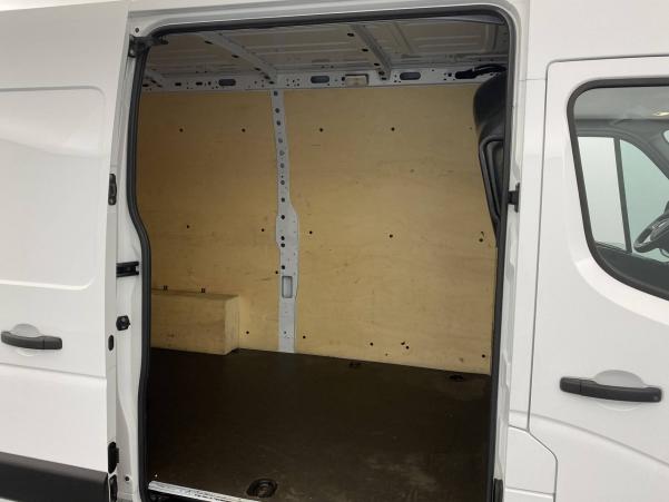 Vente en ligne Renault Master 3 Fourgon MASTER FGN TRAC F3500 L2H2 DCI 135 au prix de 27 490 €