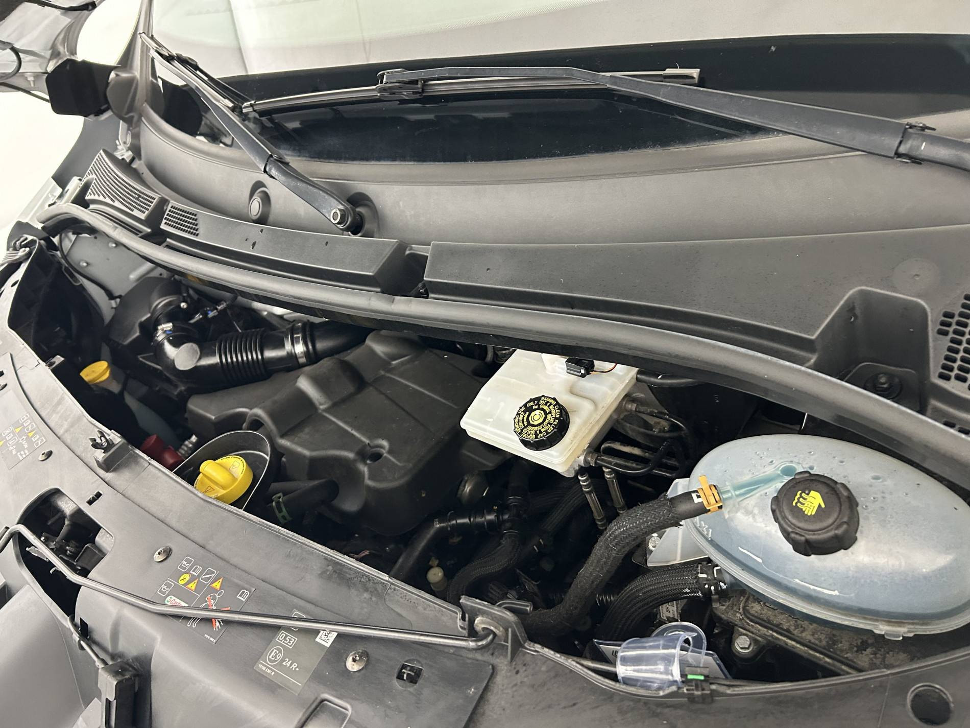 Vente en ligne Renault Master Fourgon MASTER FGN TRAC F3500 L2H2 BLUE DCI 135 au prix de 23 490 €