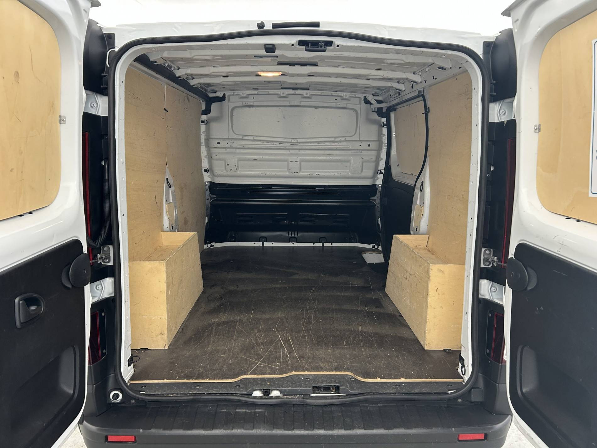 Vente en ligne Renault Trafic 3 Fourgon TRAFIC FGN L1H1 3000 KG BLUE DCI 130 au prix de 23 790 €