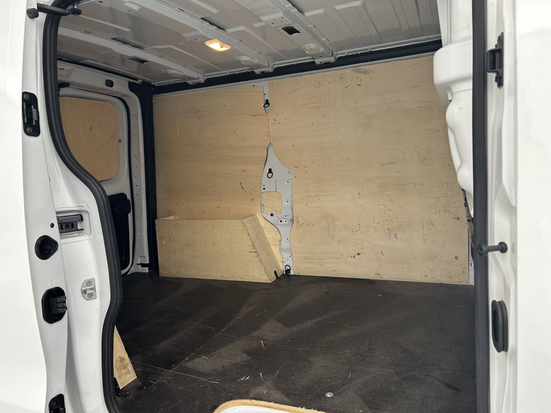 Vente en ligne Renault Trafic 3 Fourgon TRAFIC FGN L1H1 3000 KG BLUE DCI 130 au prix de 23 790 €