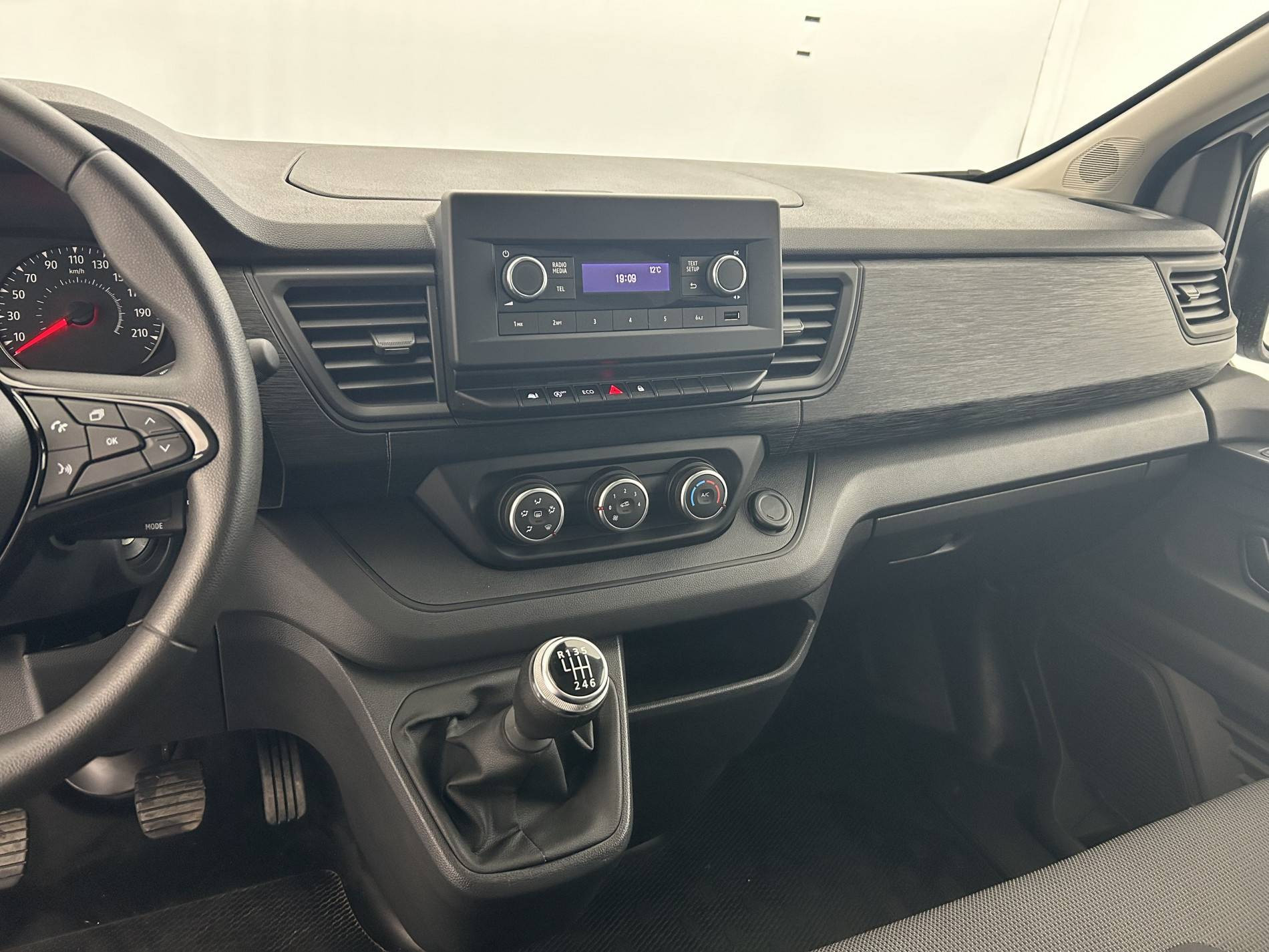 Vente en ligne Renault Trafic 3 Fourgon TRAFIC FGN L1H1 3000 KG BLUE DCI 130 au prix de 23 790 €