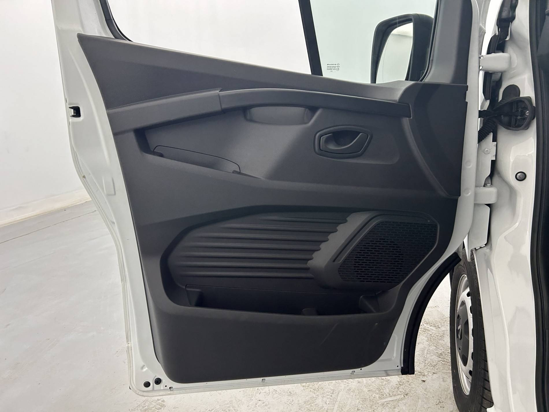 Vente en ligne Renault Trafic 3 Fourgon TRAFIC FGN L1H1 3000 KG BLUE DCI 130 au prix de 23 790 €