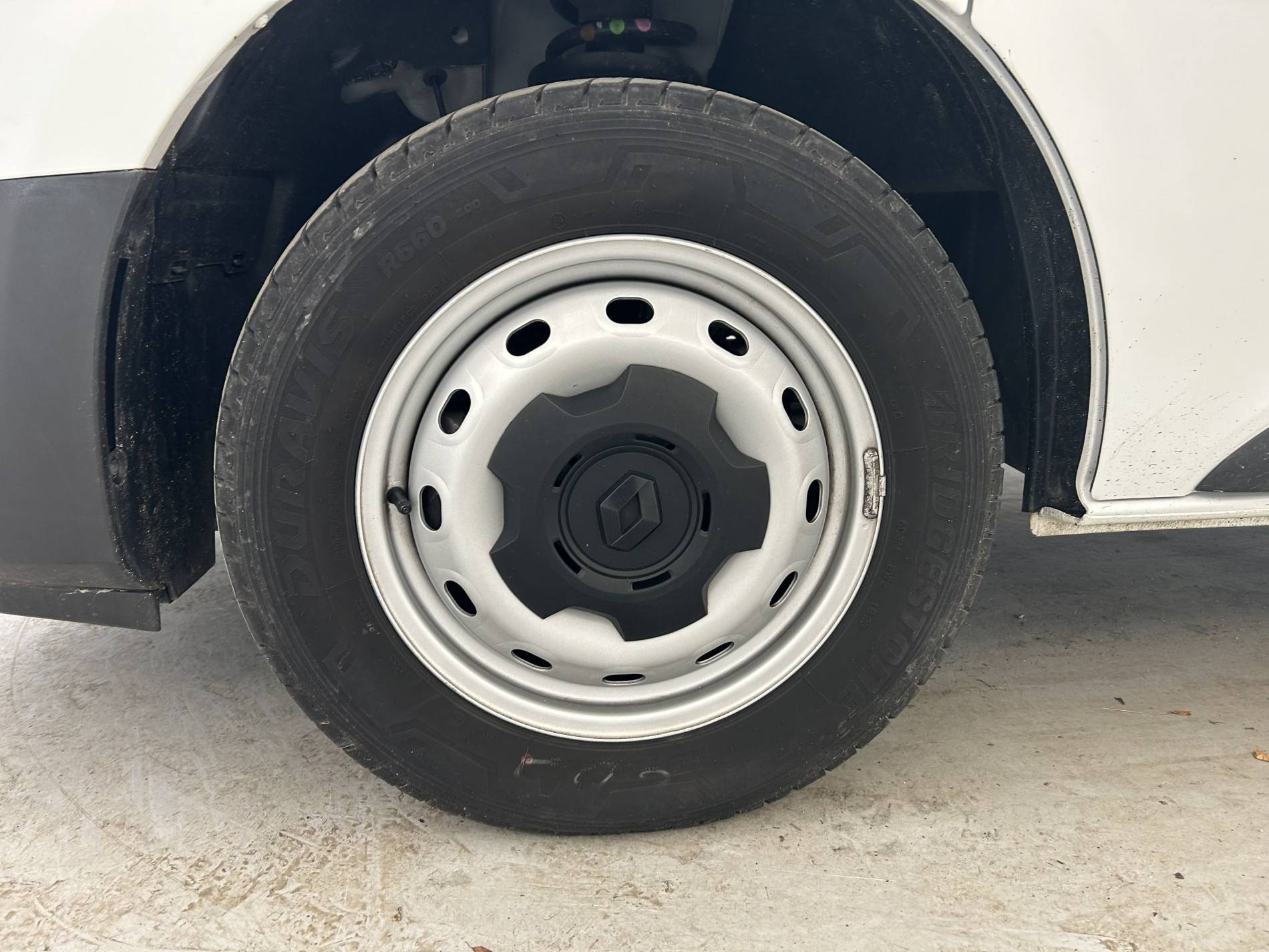 Vente en ligne Renault Trafic 3 Fourgon TRAFIC FGN L1H1 3000 KG BLUE DCI 130 au prix de 23 790 €