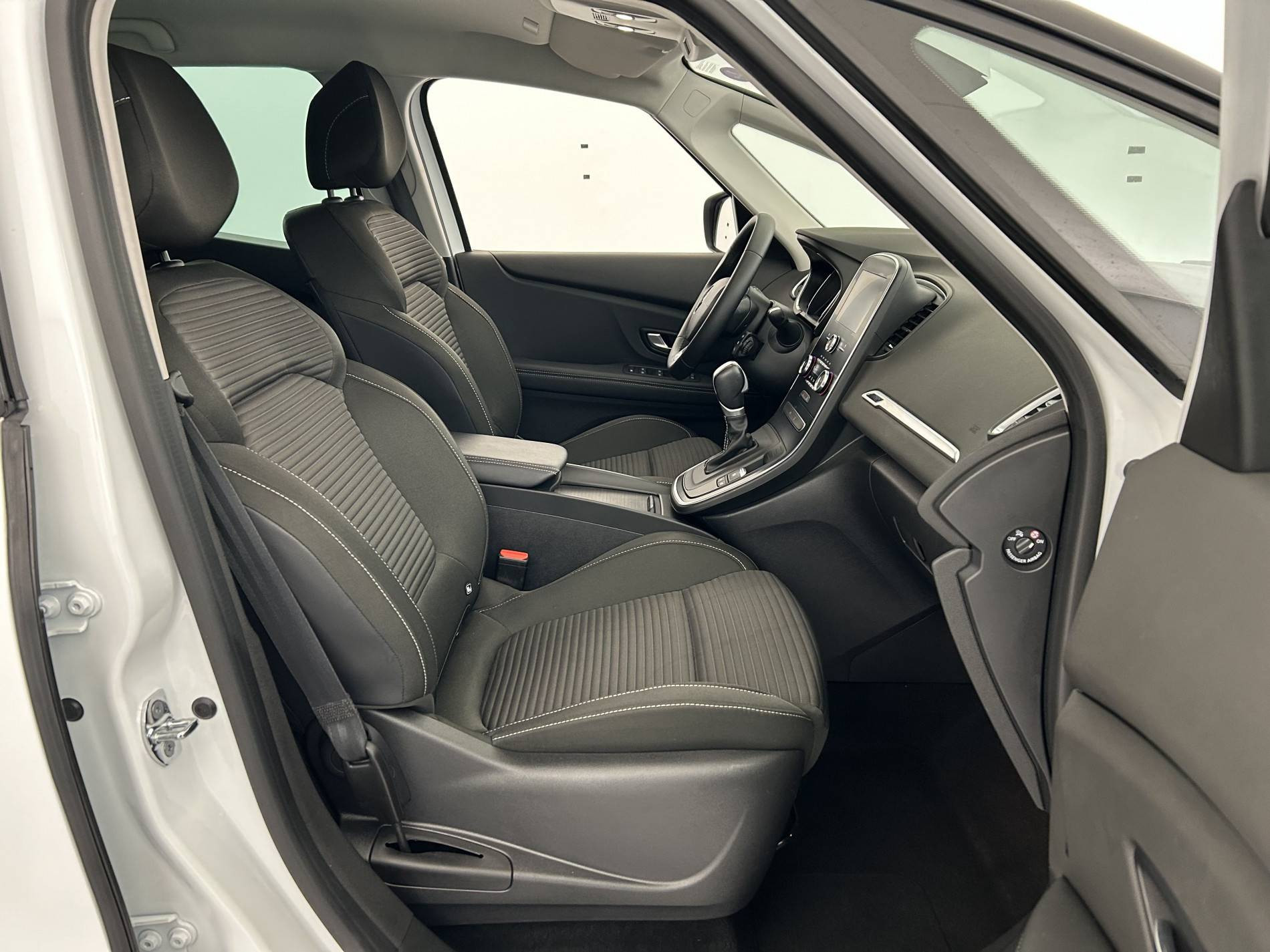 Vente en ligne Renault Grand Scenic 4 Grand Scenic TCe 140 FAP EDC - 21 au prix de 19 290 €