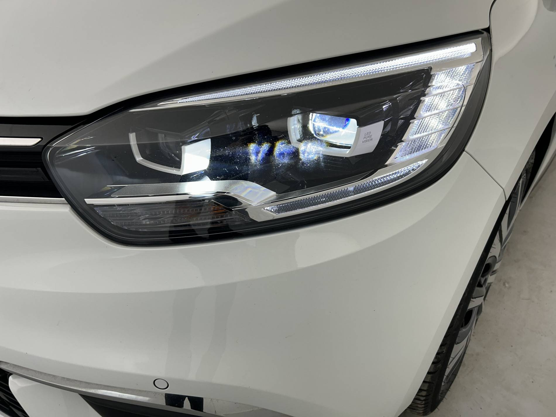 Vente en ligne Renault Grand Scenic 4 Grand Scenic TCe 140 FAP EDC - 21 au prix de 19 290 €