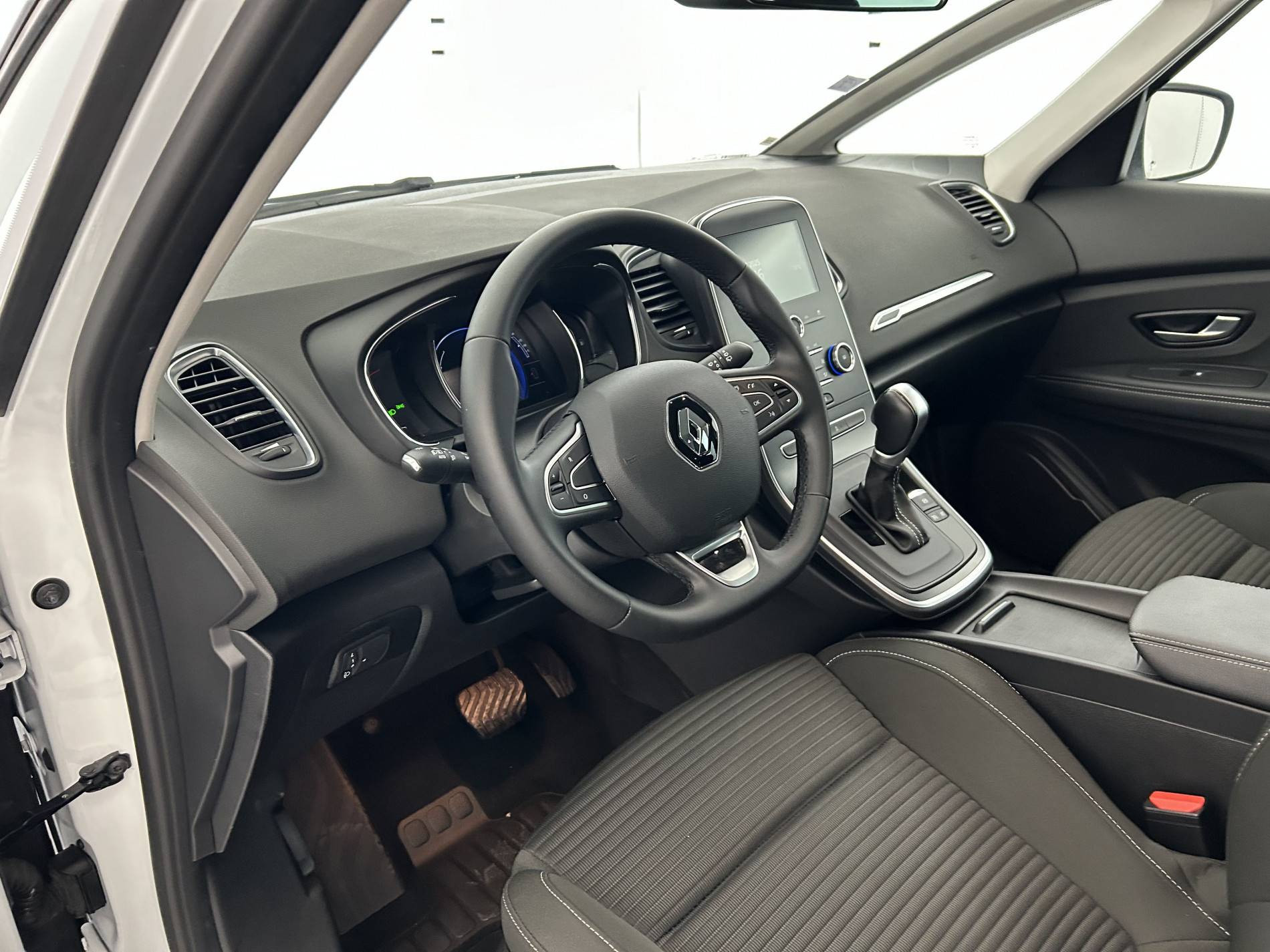 Vente en ligne Renault Grand Scenic 4 Grand Scenic TCe 140 FAP EDC - 21 au prix de 19 290 €