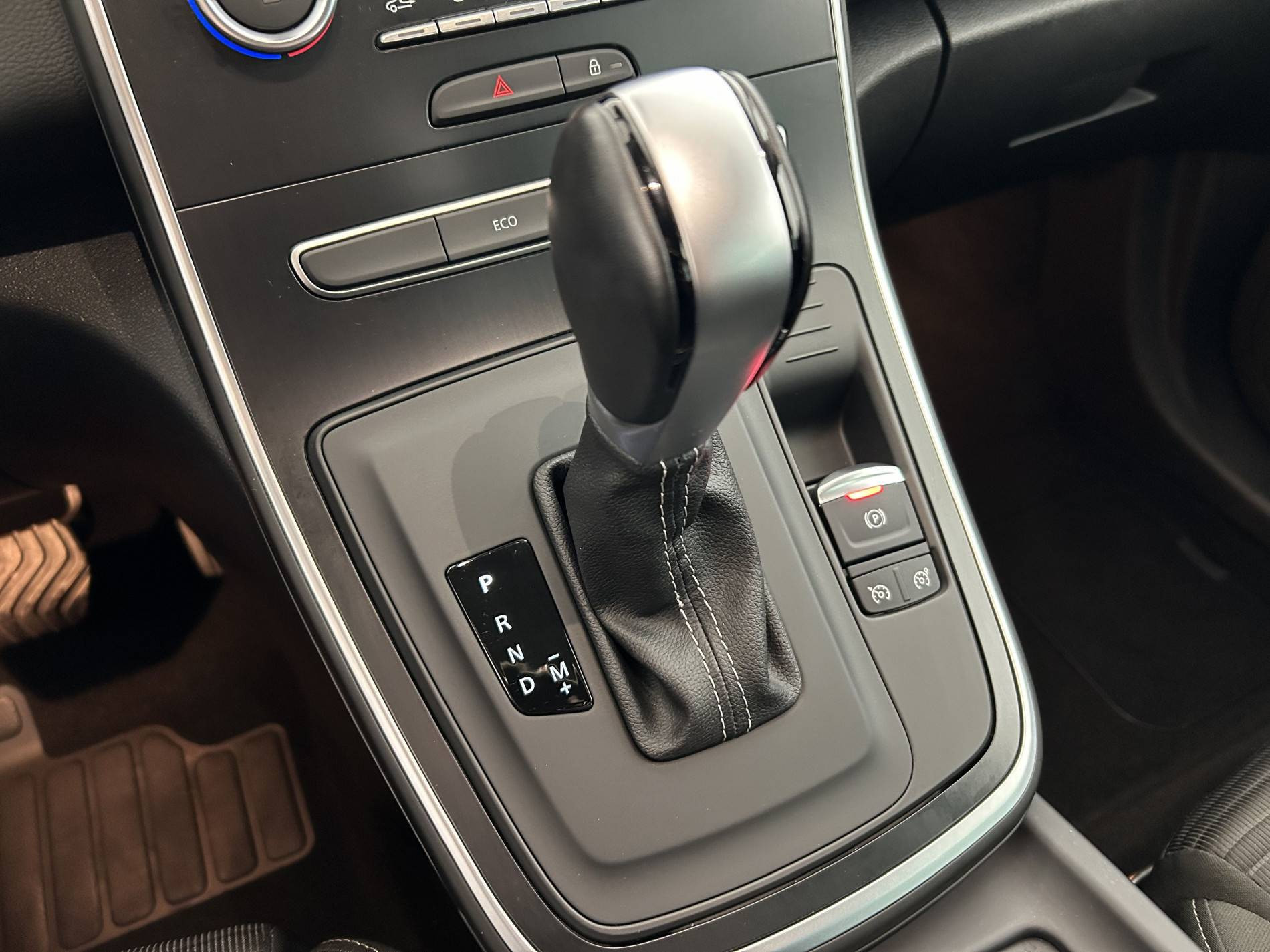 Vente en ligne Renault Grand Scenic 4 Grand Scenic TCe 140 FAP EDC - 21 au prix de 19 290 €