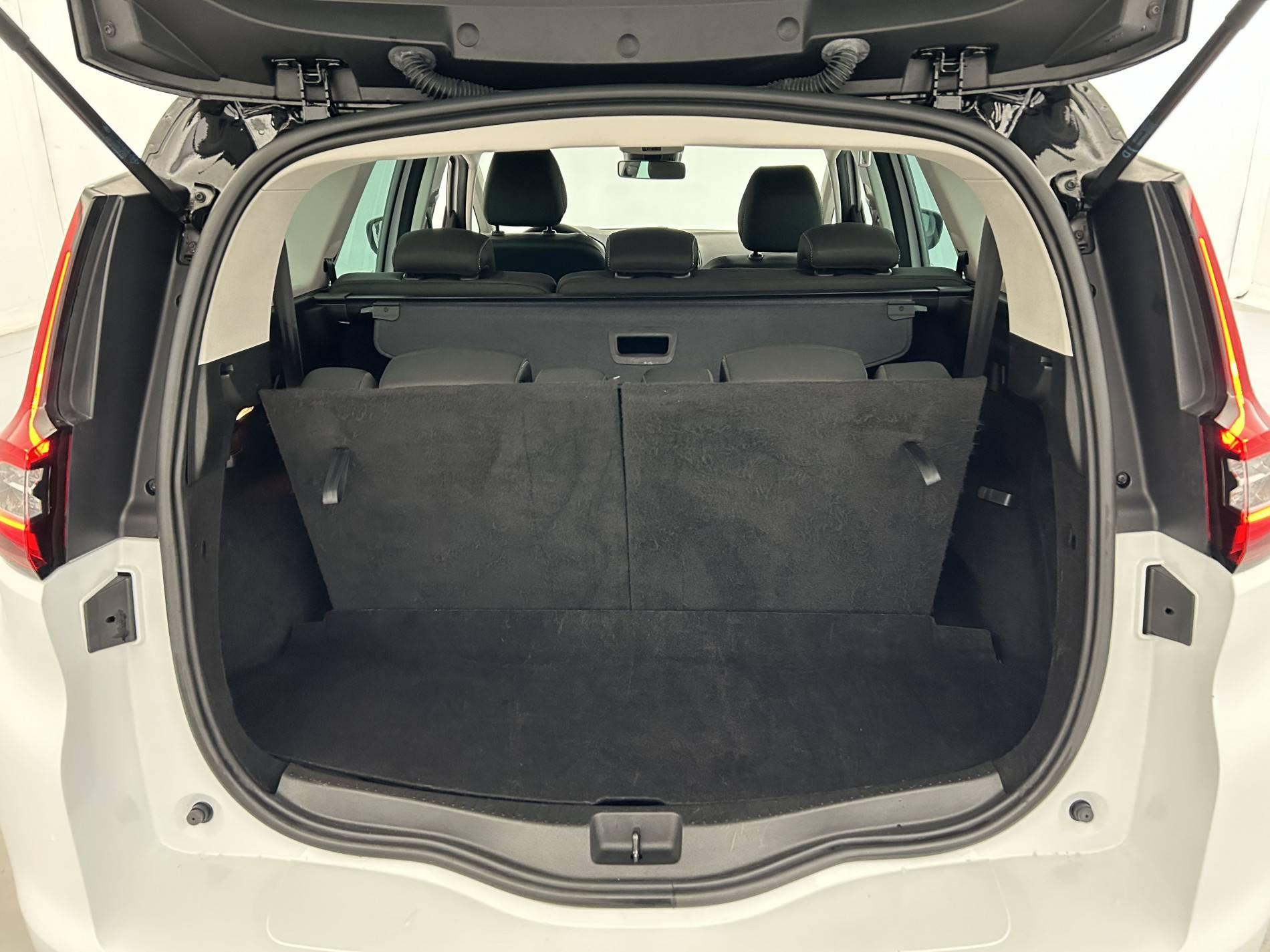 Vente en ligne Renault Grand Scenic 4 Grand Scenic TCe 140 FAP EDC - 21 au prix de 19 290 €