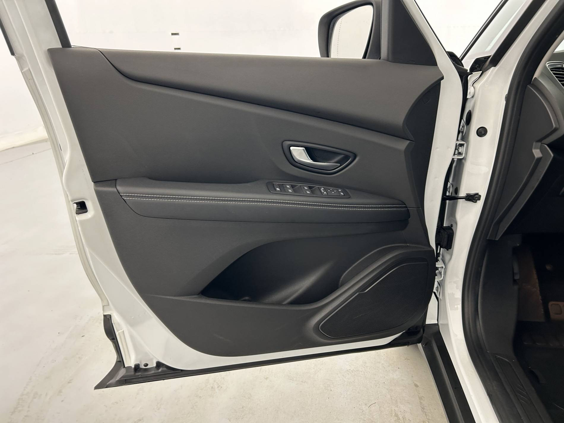 Vente en ligne Renault Grand Scenic 4 Grand Scenic TCe 140 FAP EDC - 21 au prix de 19 290 €