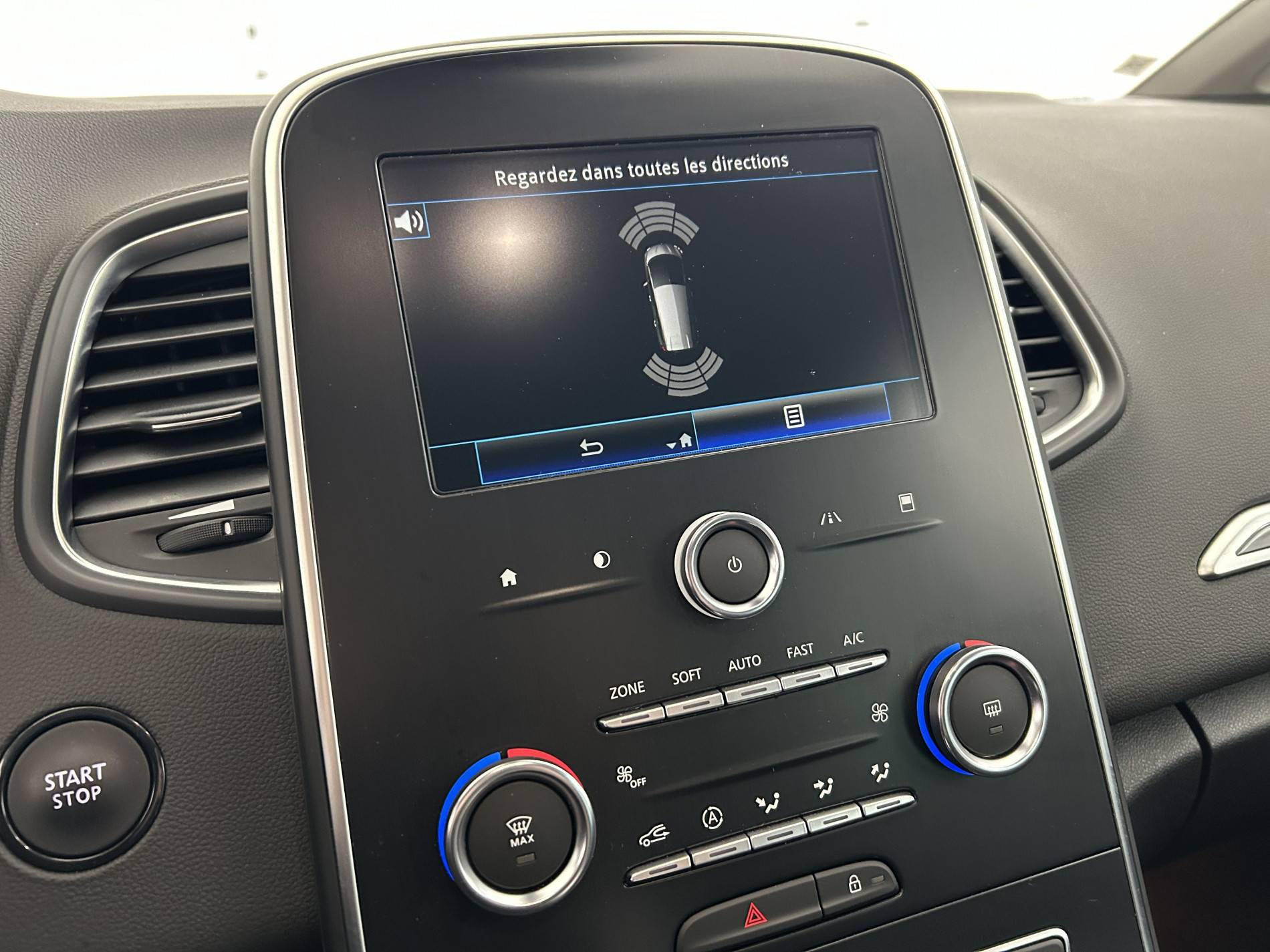 Vente en ligne Renault Grand Scenic 4 Grand Scenic TCe 140 FAP EDC - 21 au prix de 19 290 €