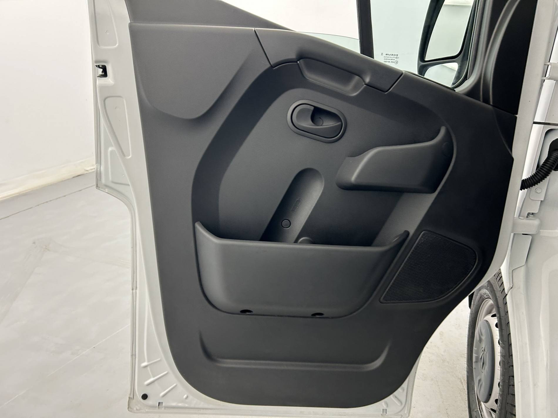 Vente en ligne Renault Master Fourgon MASTER FGN TRAC F3500 L2H2 BLUE DCI 135 au prix de 24 990 €