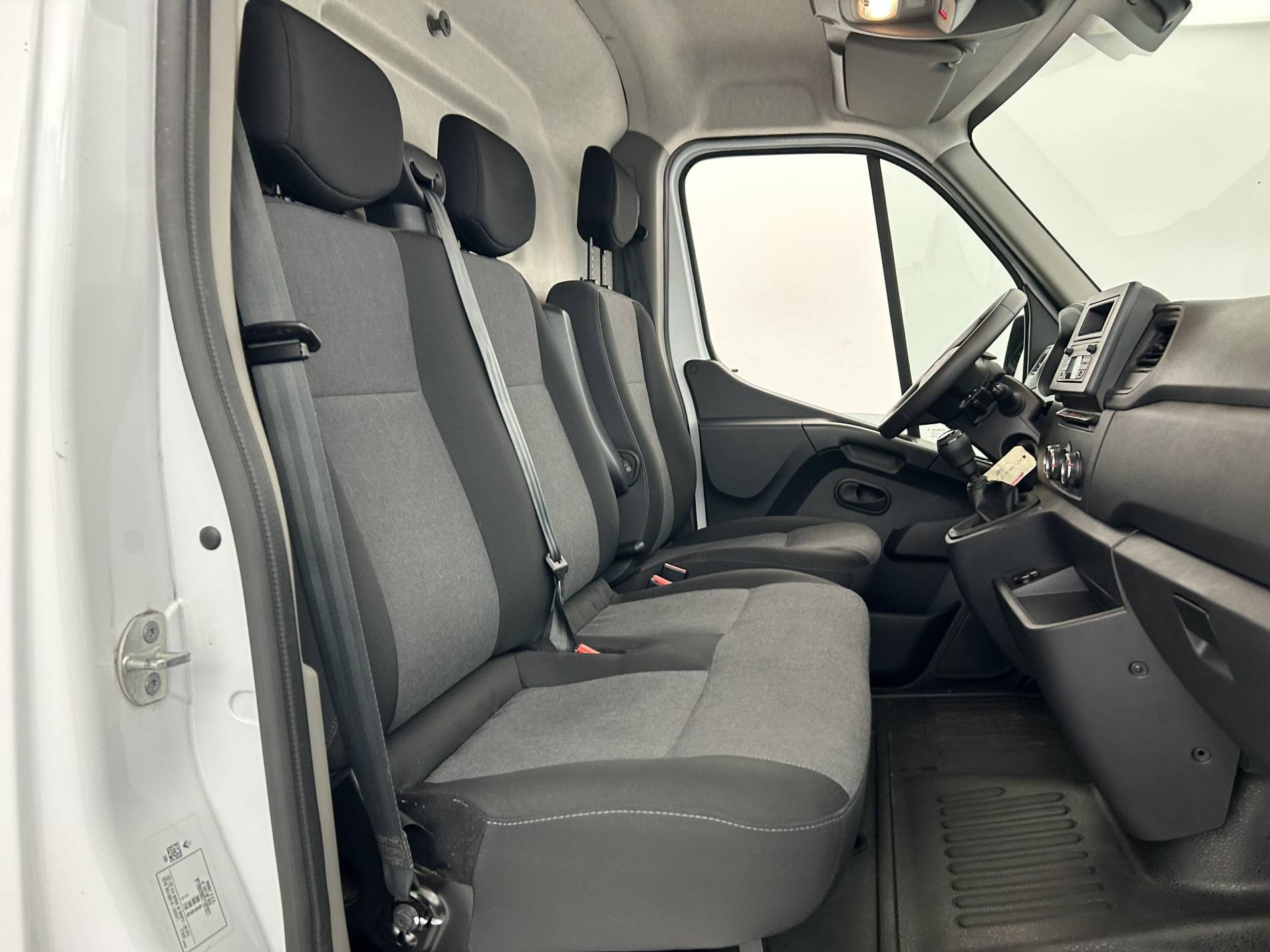 Vente en ligne Renault Master Fourgon MASTER FGN TRAC F3500 L2H2 BLUE DCI 135 au prix de 24 990 €