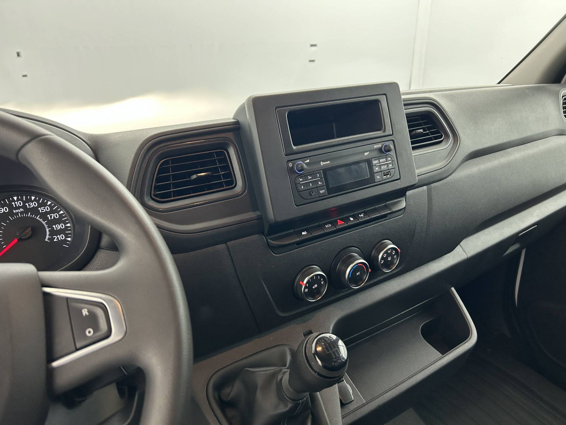 Vente en ligne Renault Master Fourgon MASTER FGN TRAC F3500 L2H2 BLUE DCI 135 au prix de 24 990 €