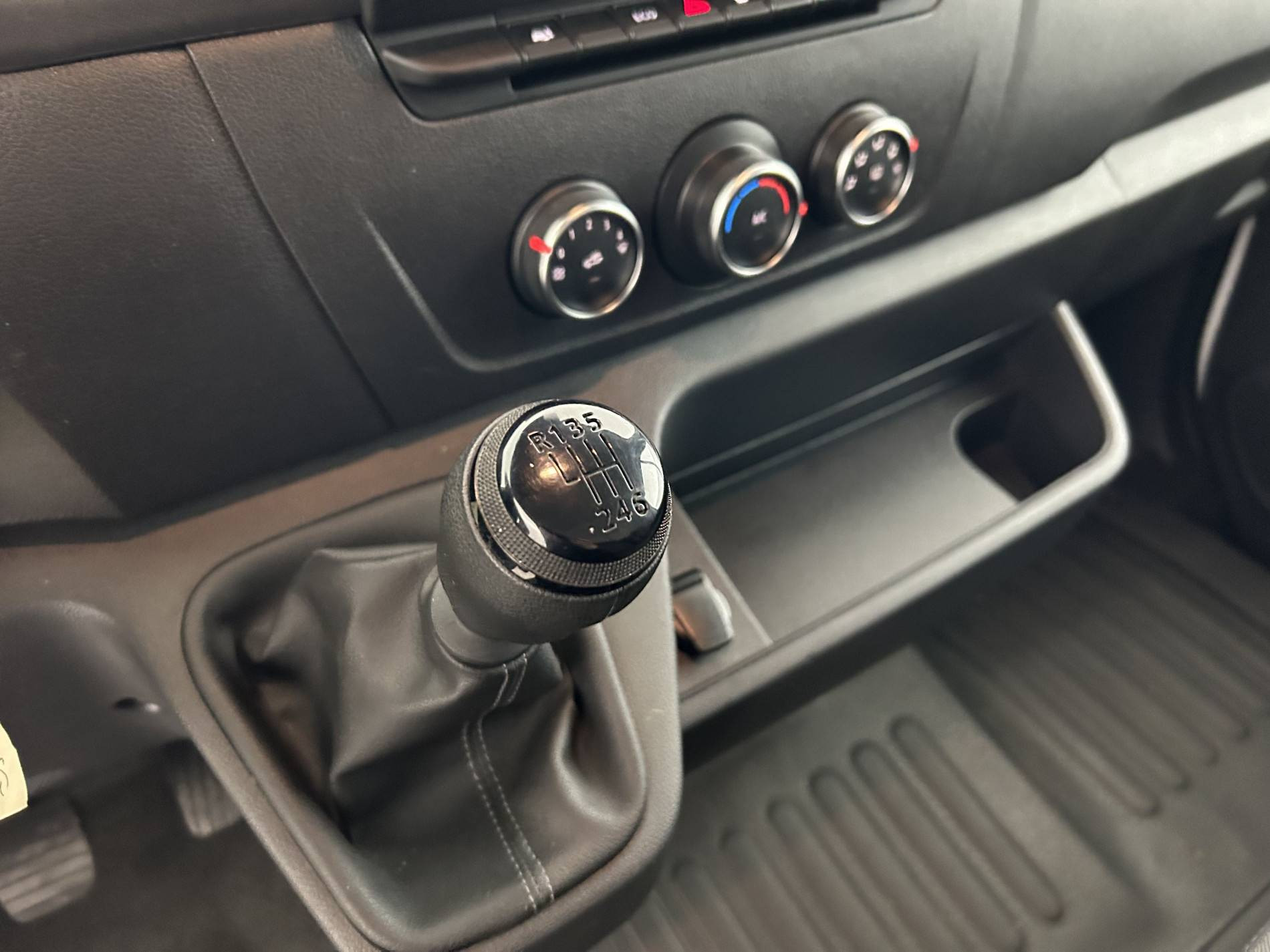 Vente en ligne Renault Master Fourgon MASTER FGN TRAC F3500 L2H2 BLUE DCI 135 au prix de 24 990 €