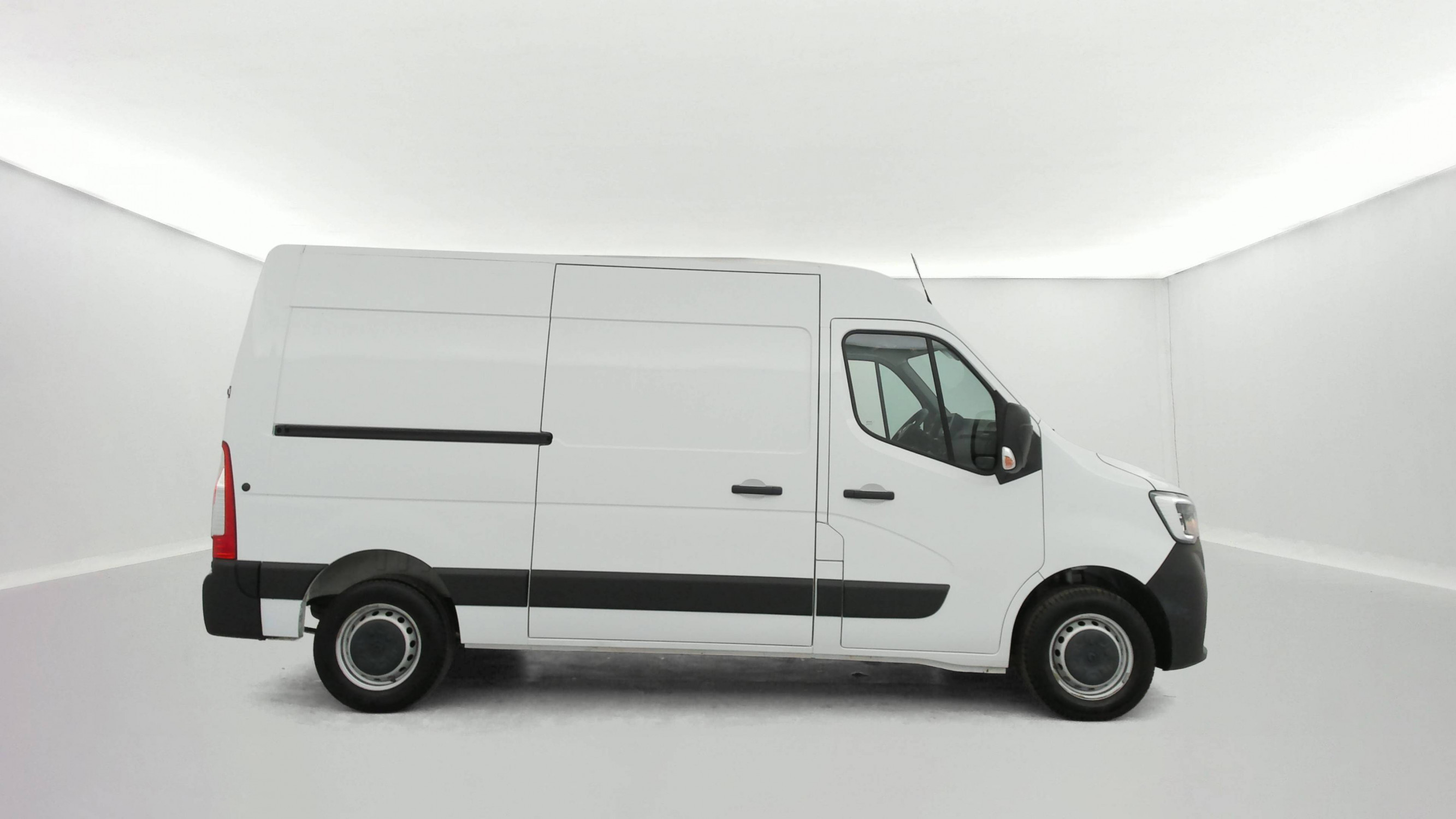 Vente en ligne Renault Master Fourgon MASTER FGN TRAC F3500 L2H2 BLUE DCI 135 au prix de 24 990 €