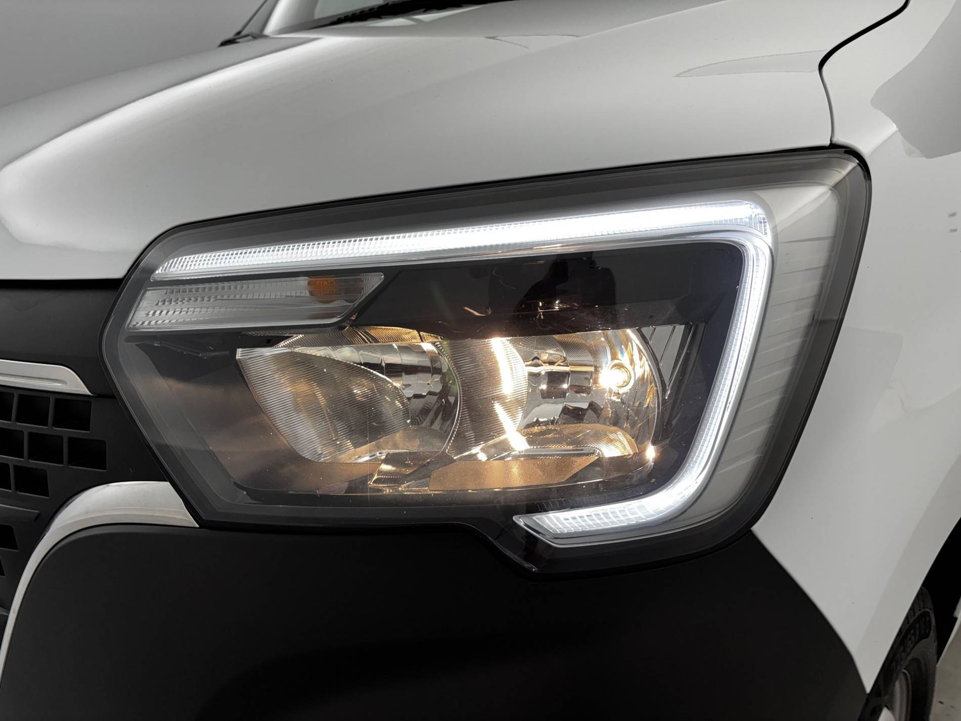 Vente en ligne Renault Master Fourgon MASTER FGN TRAC F3500 L2H2 BLUE DCI 135 au prix de 25 590 €