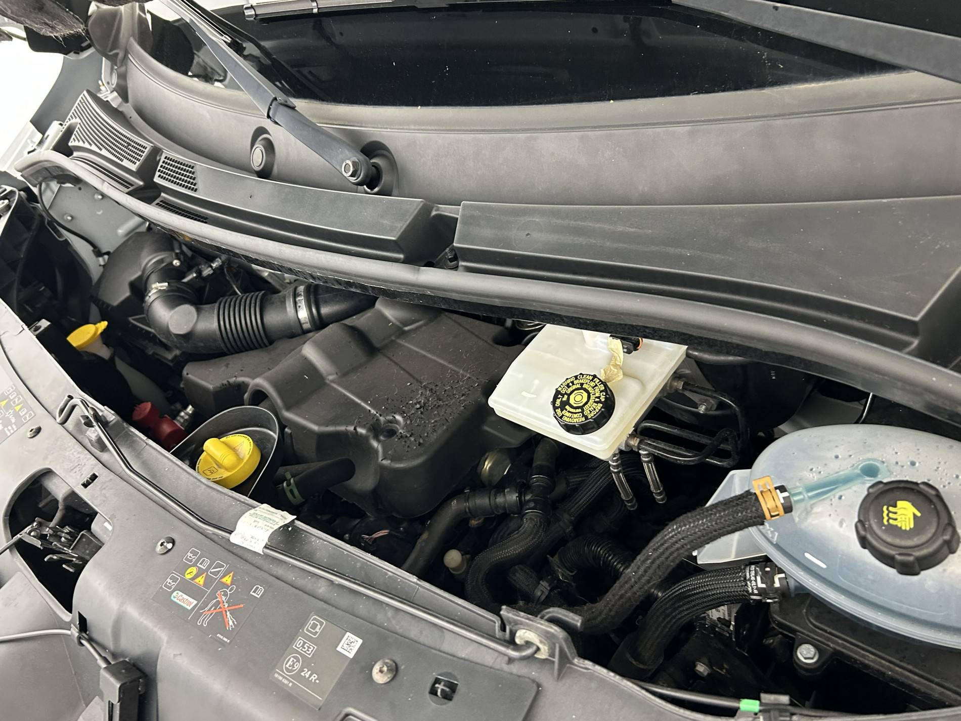 Vente en ligne Renault Master Fourgon MASTER FGN TRAC F3500 L2H2 BLUE DCI 135 au prix de 25 490 €