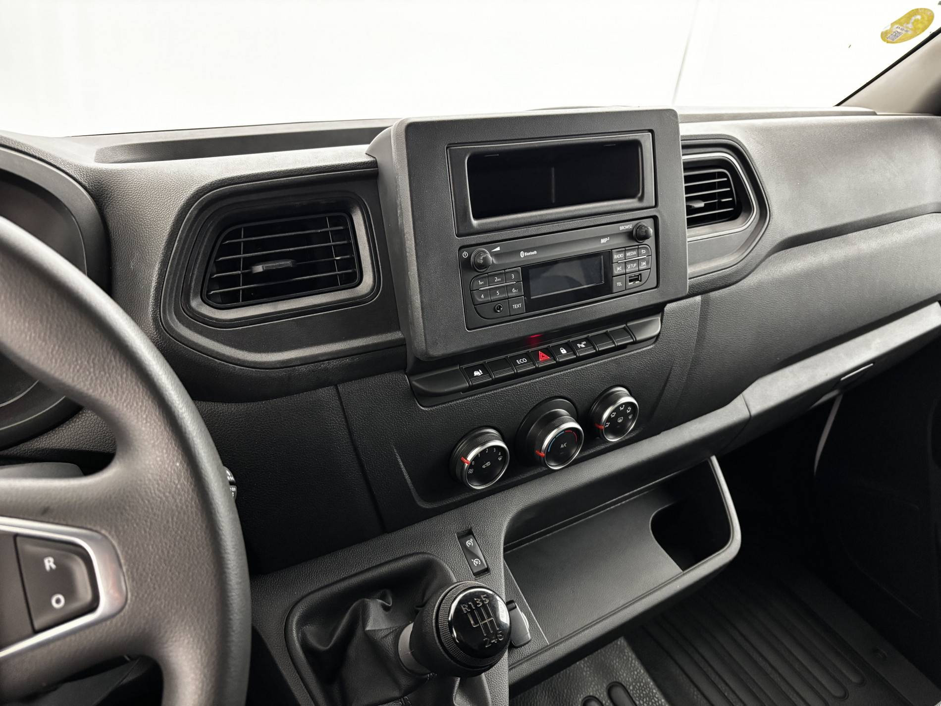 Vente en ligne Renault Master Fourgon MASTER FGN TRAC F3500 L2H2 BLUE DCI 135 au prix de 25 590 €