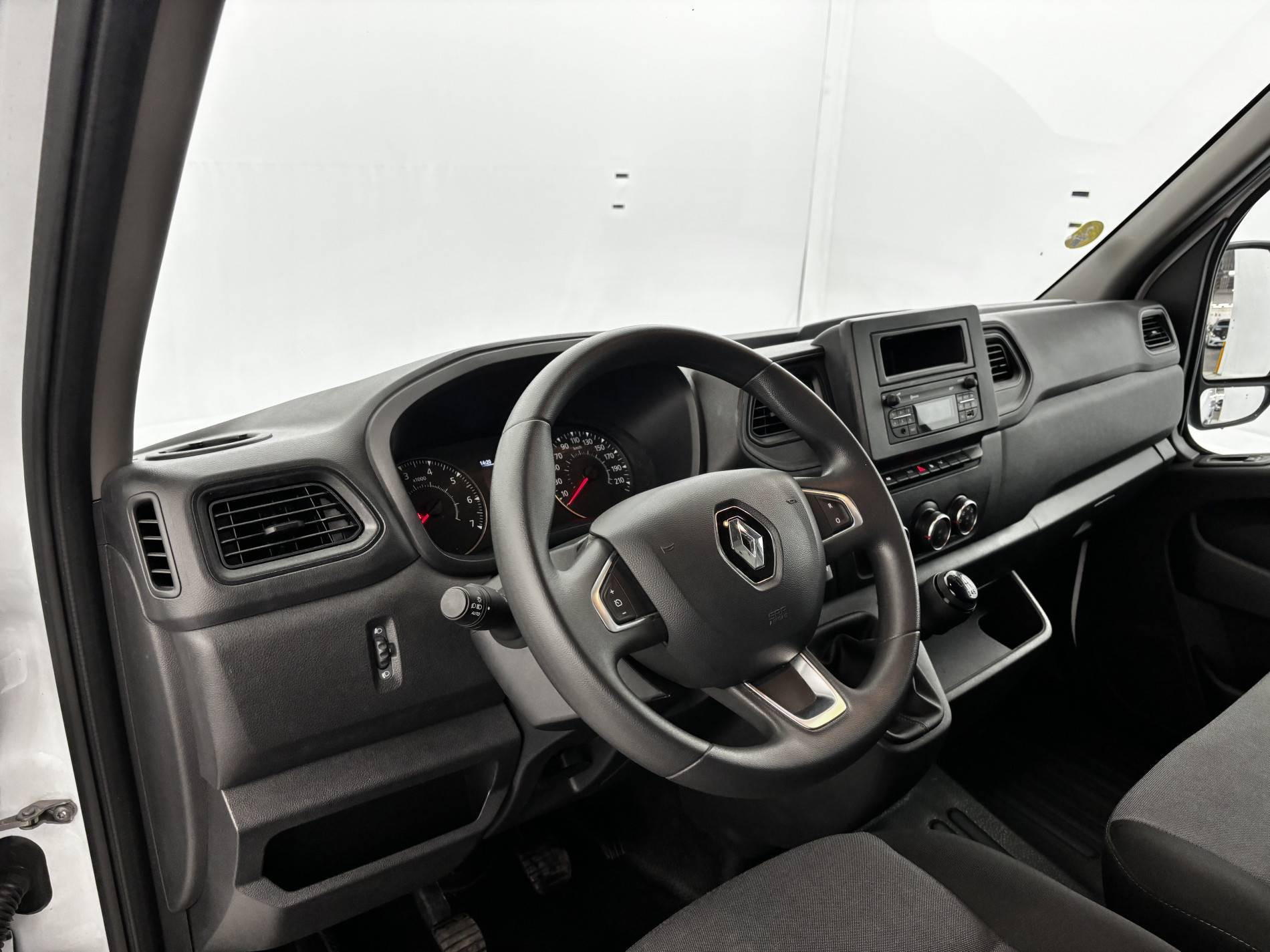 Vente en ligne Renault Master Fourgon MASTER FGN TRAC F3500 L2H2 BLUE DCI 135 au prix de 25 590 €