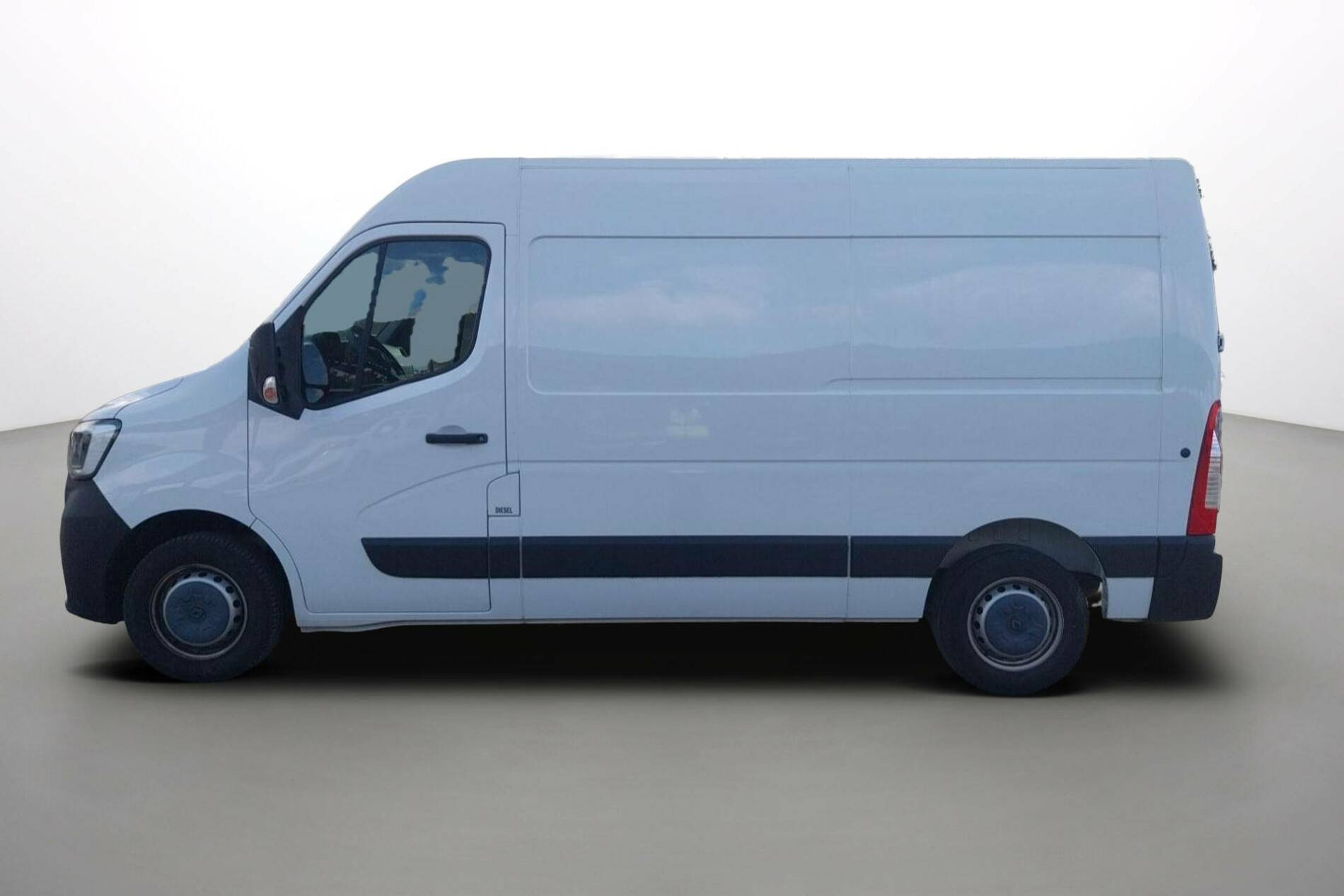 Vente en ligne Renault Master Fourgon MASTER FGN TRAC F3500 L2H2 BLUE DCI 135 au prix de 23 990 €