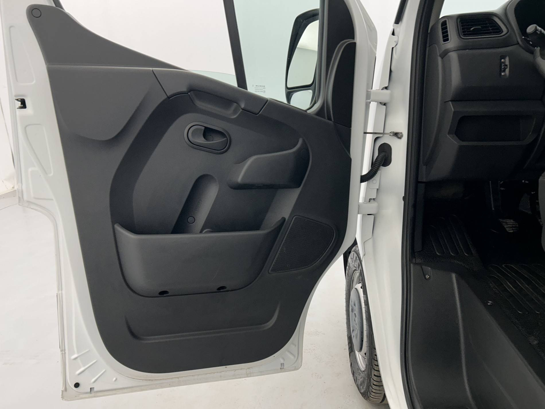 Vente en ligne Renault Master Fourgon MASTER FGN TRAC F3500 L2H2 BLUE DCI 135 au prix de 23 990 €