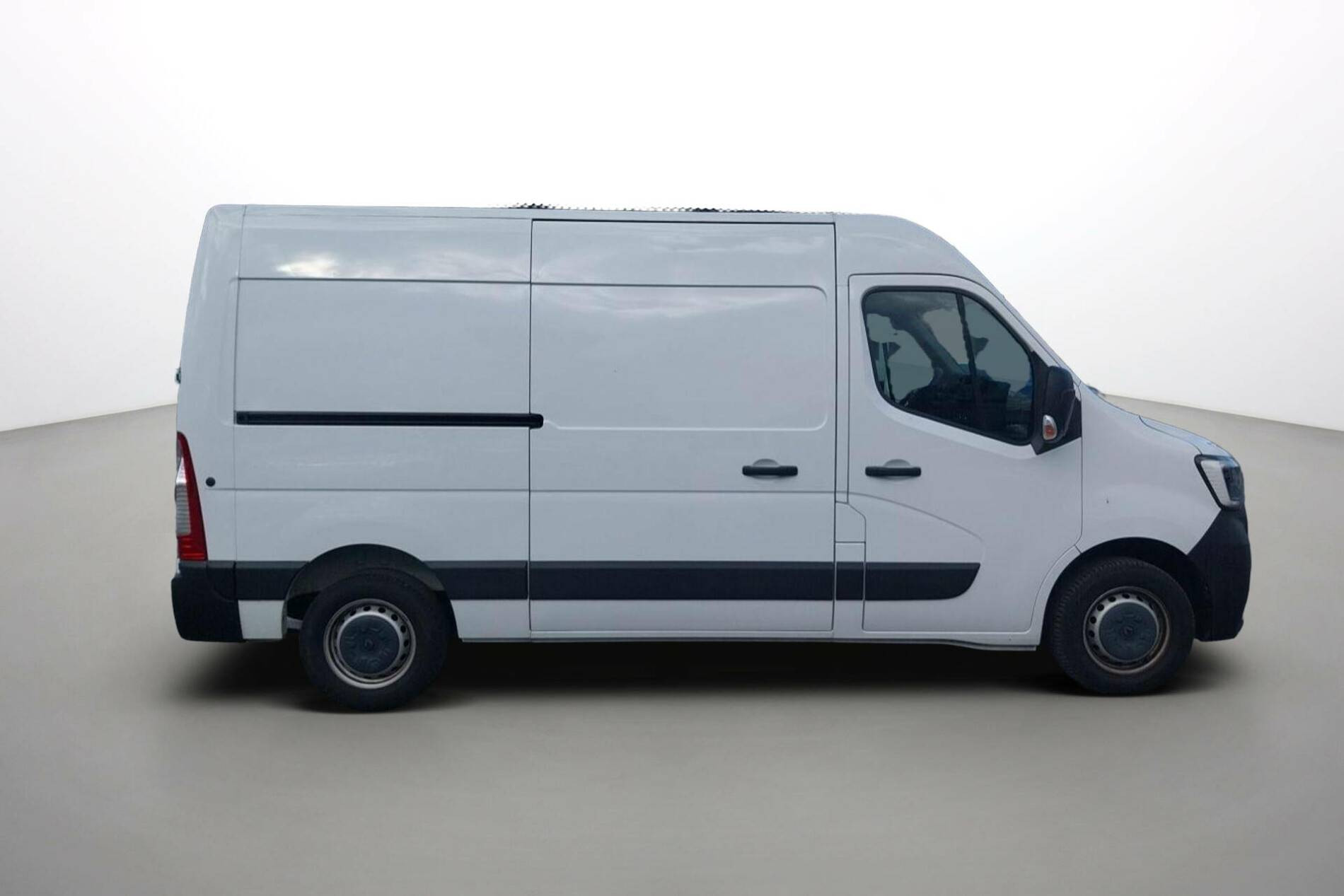 Vente en ligne Renault Master Fourgon MASTER FGN TRAC F3500 L2H2 BLUE DCI 135 au prix de 23 990 €
