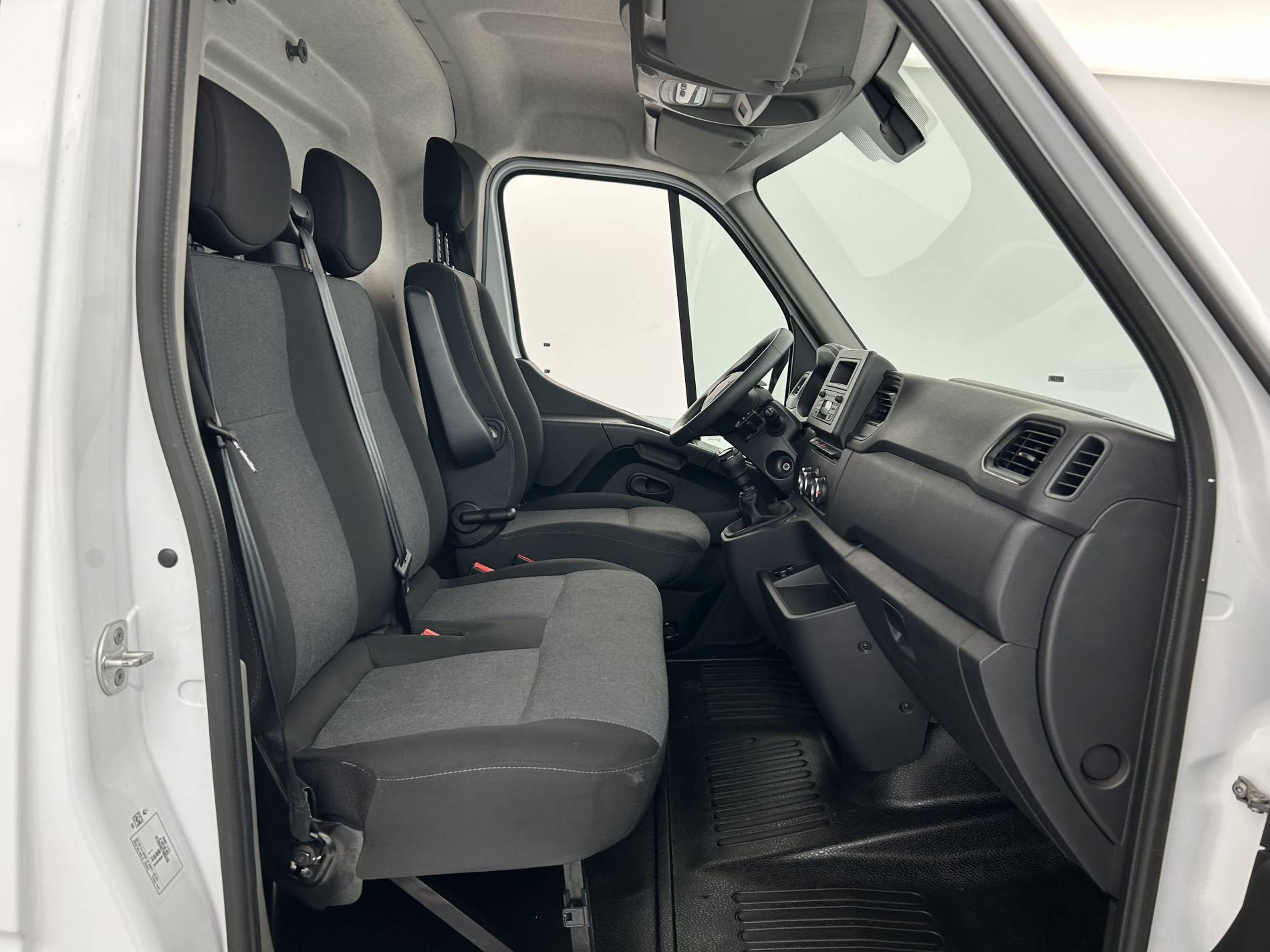 Vente en ligne Renault Master Fourgon MASTER FGN TRAC F3500 L2H2 BLUE DCI 135 au prix de 23 990 €