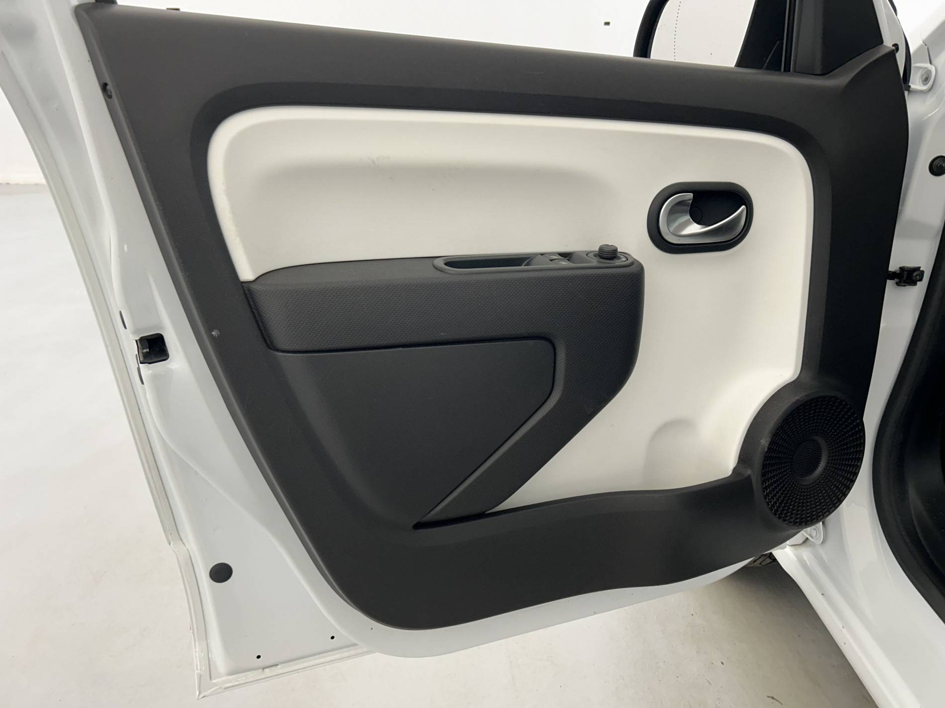 Vente en ligne Renault Twingo 3  SCe 65 - 21 au prix de 11 790 €