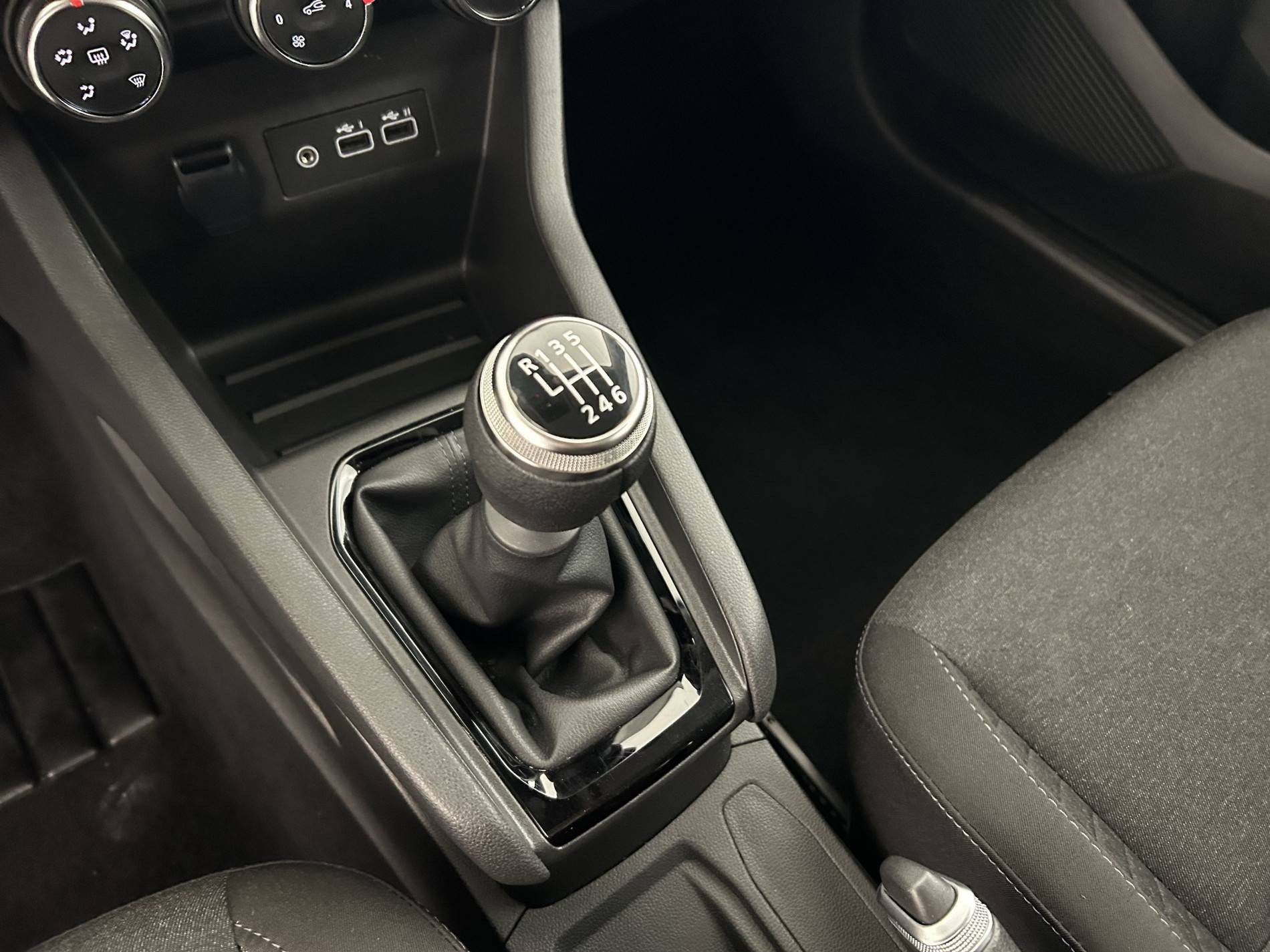 Vente en ligne Renault Clio 5 Clio TCe 90 au prix de 14 490 €