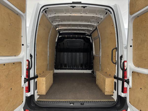 Vente en ligne Renault Master Fourgon MASTER FGN TRAC F3500 L2H2 DCI 135 au prix de 23 990 €