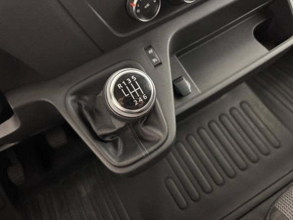 Vente en ligne Renault Master Fourgon MASTER FGN TRAC F3500 L2H2 DCI 135 au prix de 23 990 €