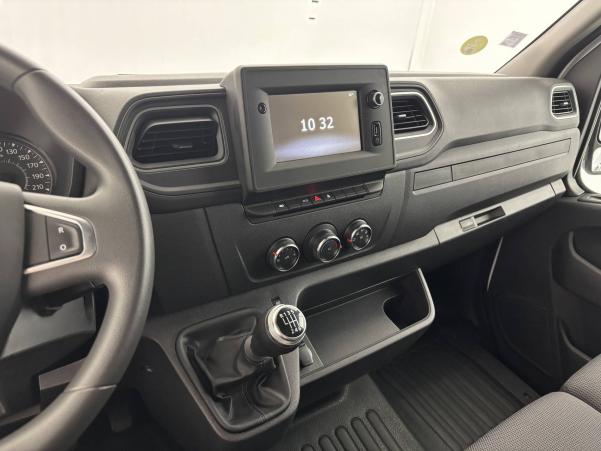 Vente en ligne Renault Master Fourgon MASTER FGN TRAC F3500 L2H2 DCI 135 au prix de 23 990 €