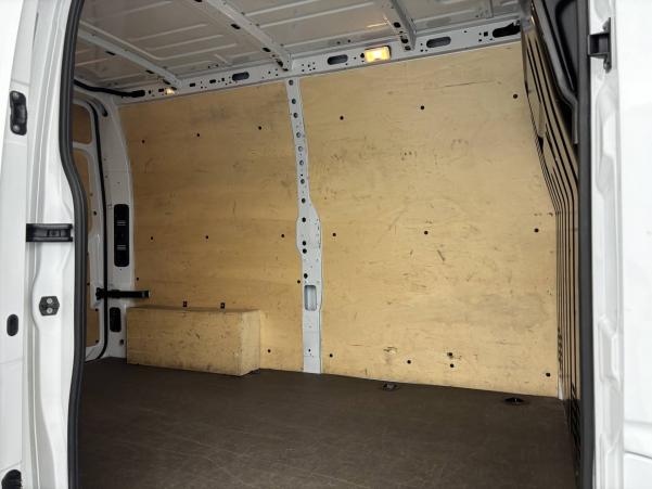 Vente en ligne Renault Master Fourgon MASTER FGN TRAC F3500 L2H2 DCI 135 au prix de 23 990 €