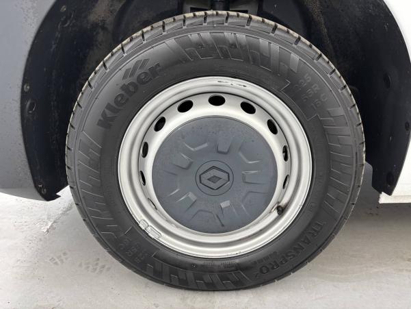 Vente en ligne Renault Master Fourgon MASTER FGN TRAC F3500 L2H2 DCI 135 au prix de 23 990 €