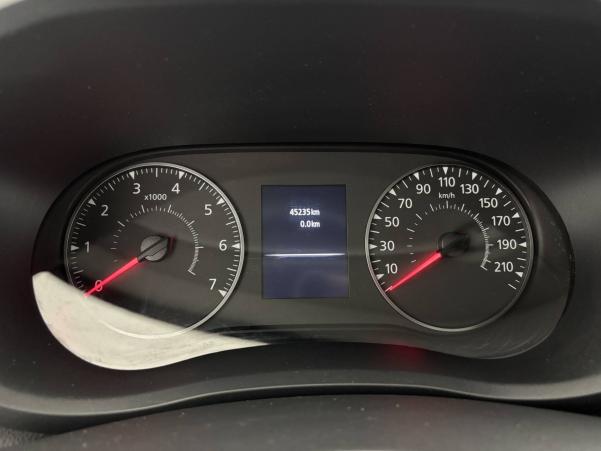 Vente en ligne Renault Master Fourgon MASTER FGN TRAC F3500 L2H2 DCI 135 au prix de 23 990 €