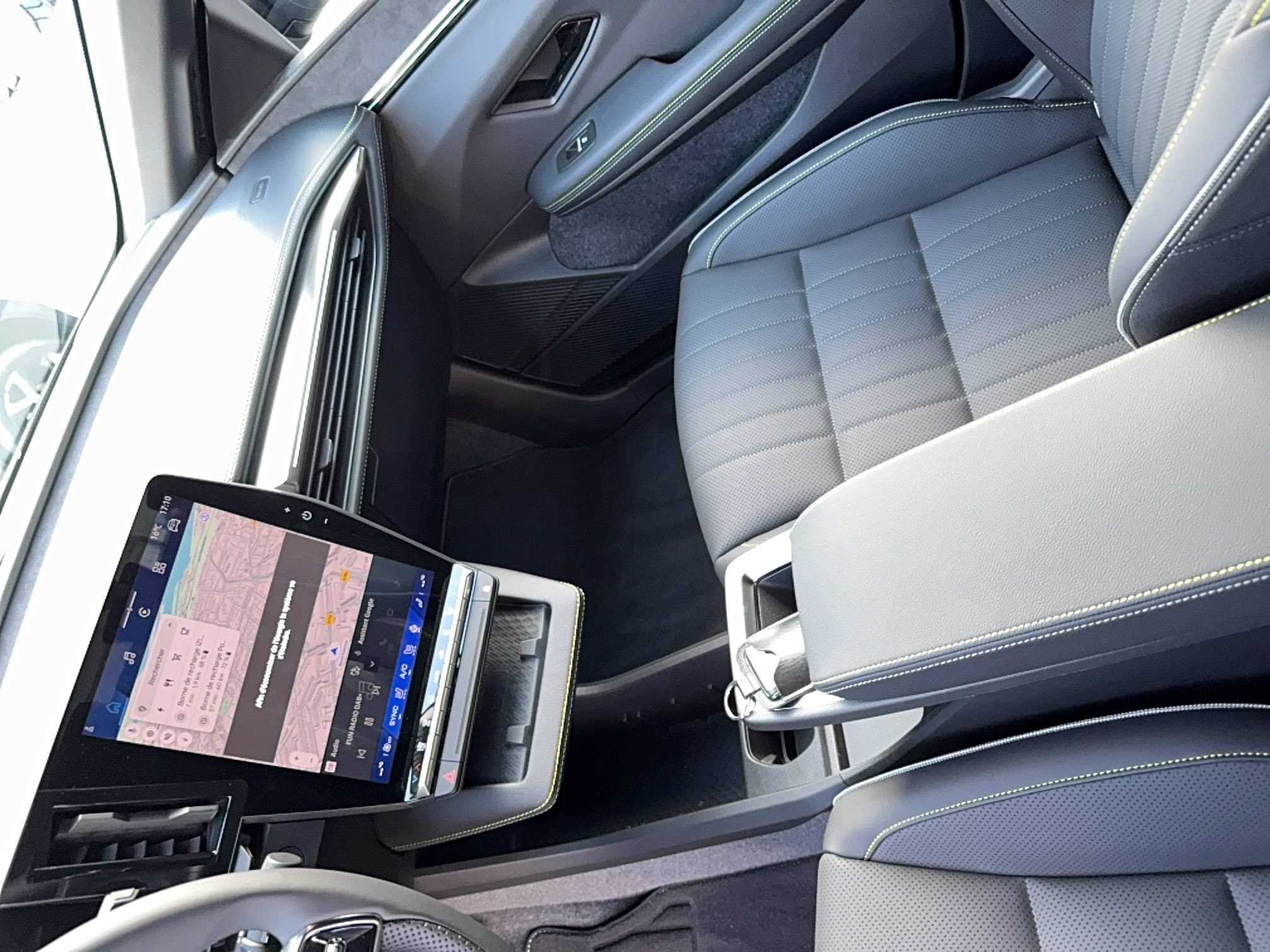 Vente en ligne Renault Megane E-Tech  220 ch autonomie confort GSR2 au prix de 43 490 €