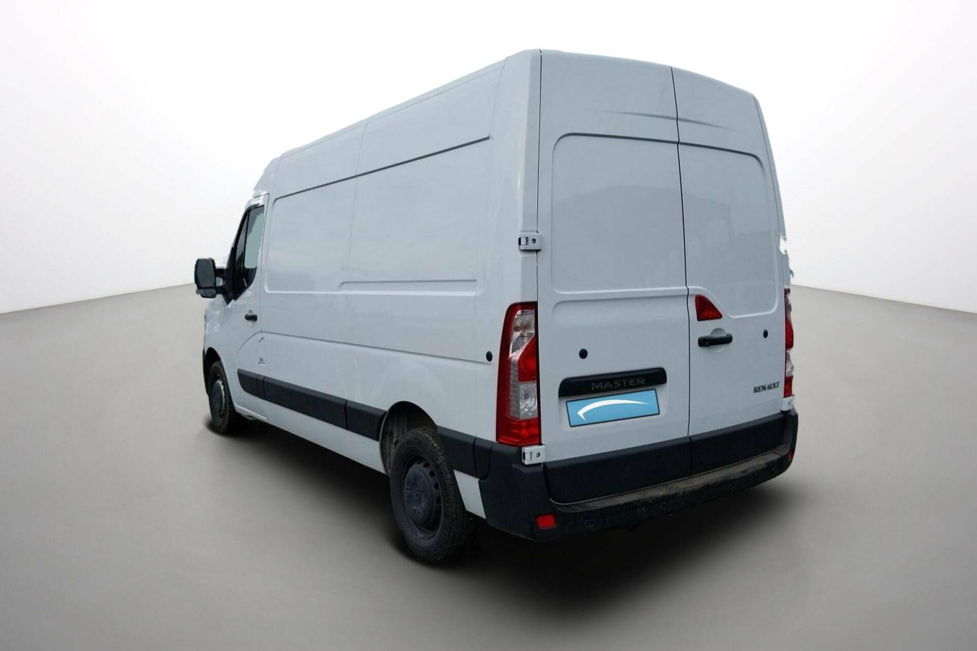 Vente en ligne Renault Master Fourgon MASTER FGN TRAC F3300 L2H2 BLUE DCI 135 au prix de 23 990 €
