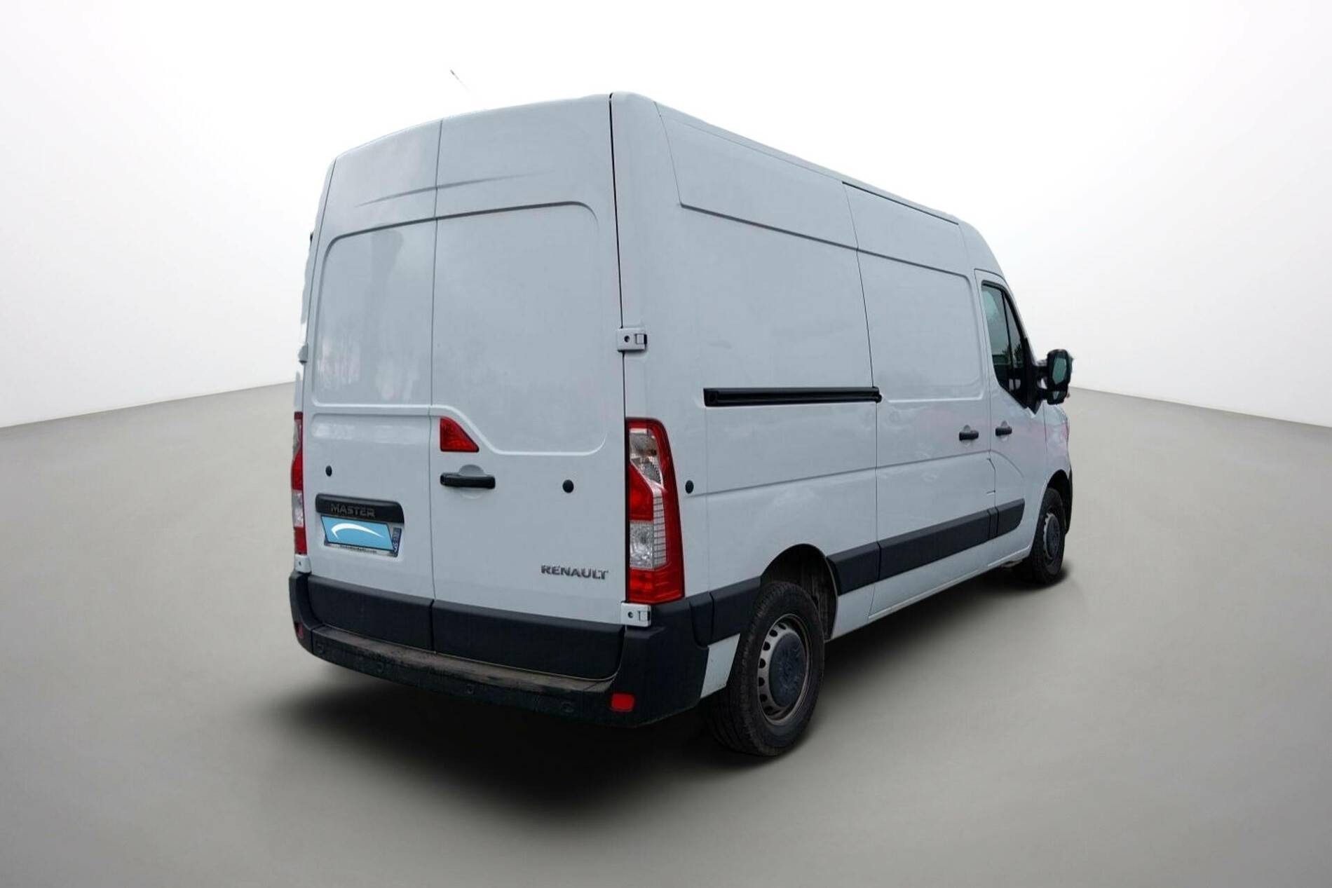 Vente en ligne Renault Master Fourgon MASTER FGN TRAC F3300 L2H2 BLUE DCI 135 au prix de 23 990 €