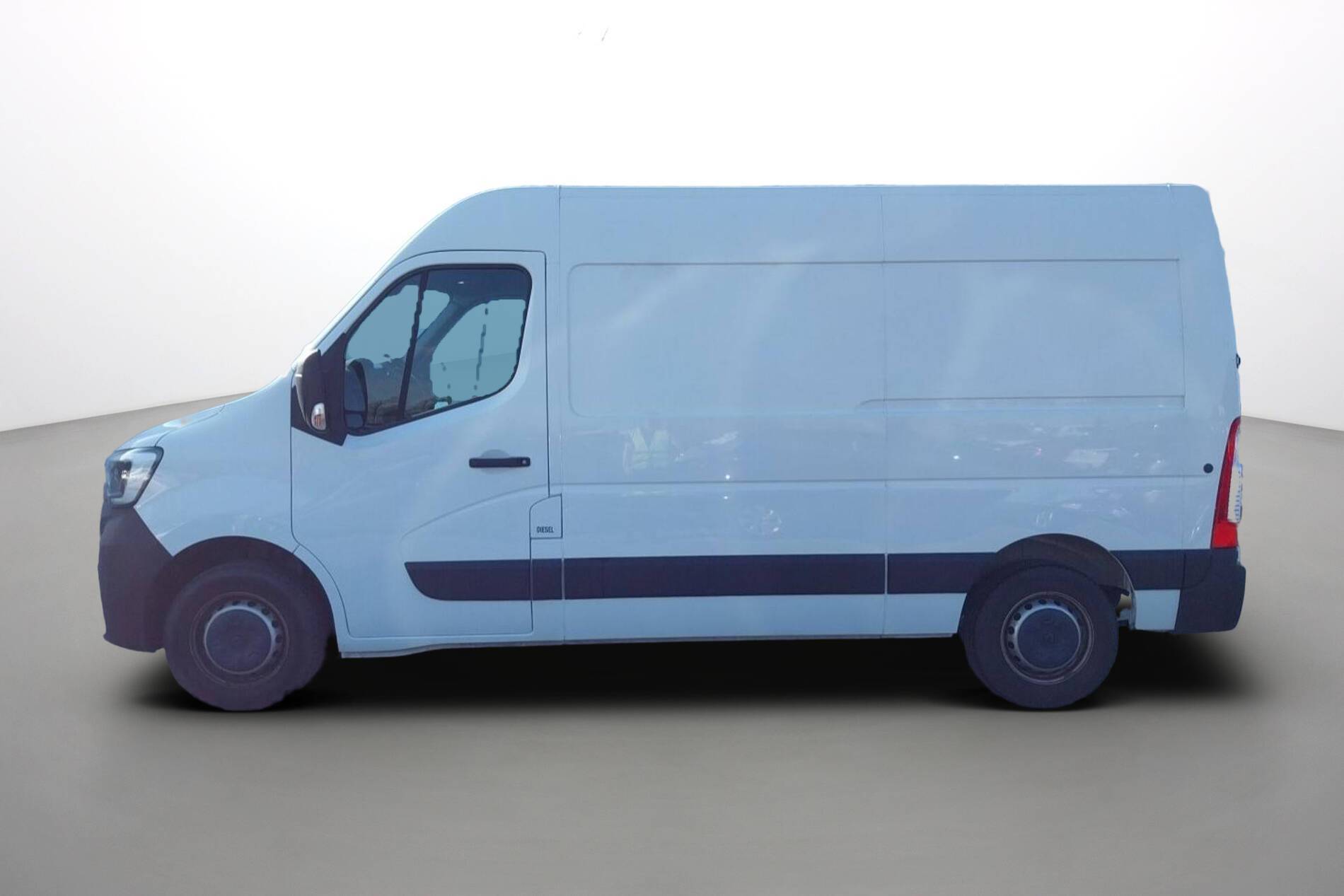Vente en ligne Renault Master Fourgon MASTER FGN TRAC F3500 L2H2 BLUE DCI 135 au prix de 24 590 €