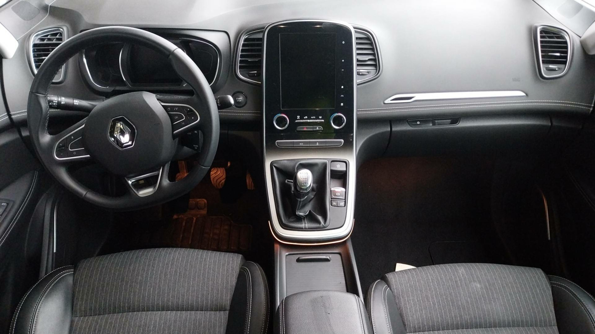 Vente en ligne Renault Grand Scenic 4 Grand Scenic TCe 140 au prix de 22 990 €