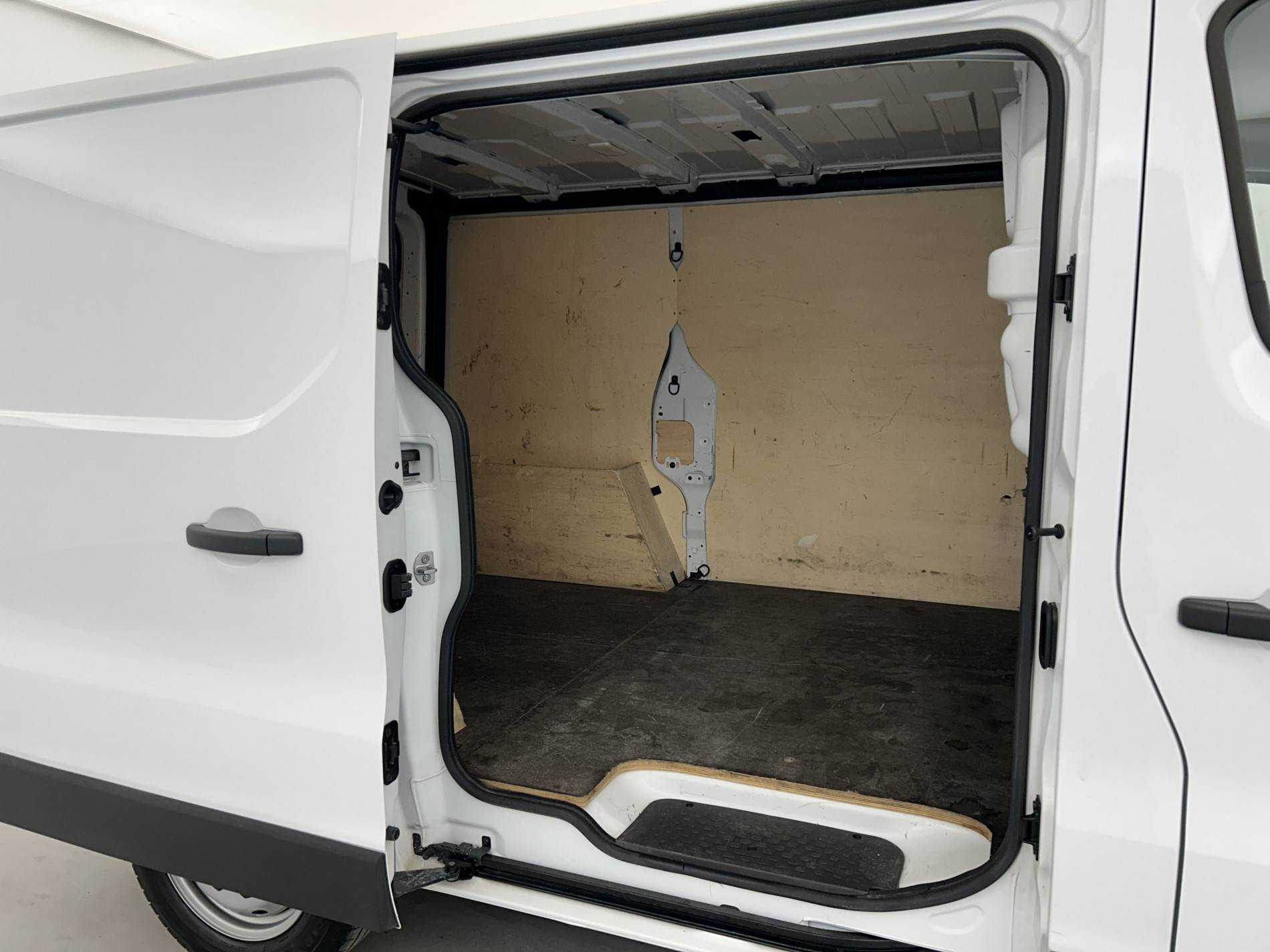 Vente en ligne Renault Trafic 3 Fourgon TRAFIC FG BLUE DCI 130 L1H1 3T GSR2 au prix de 24 990 €