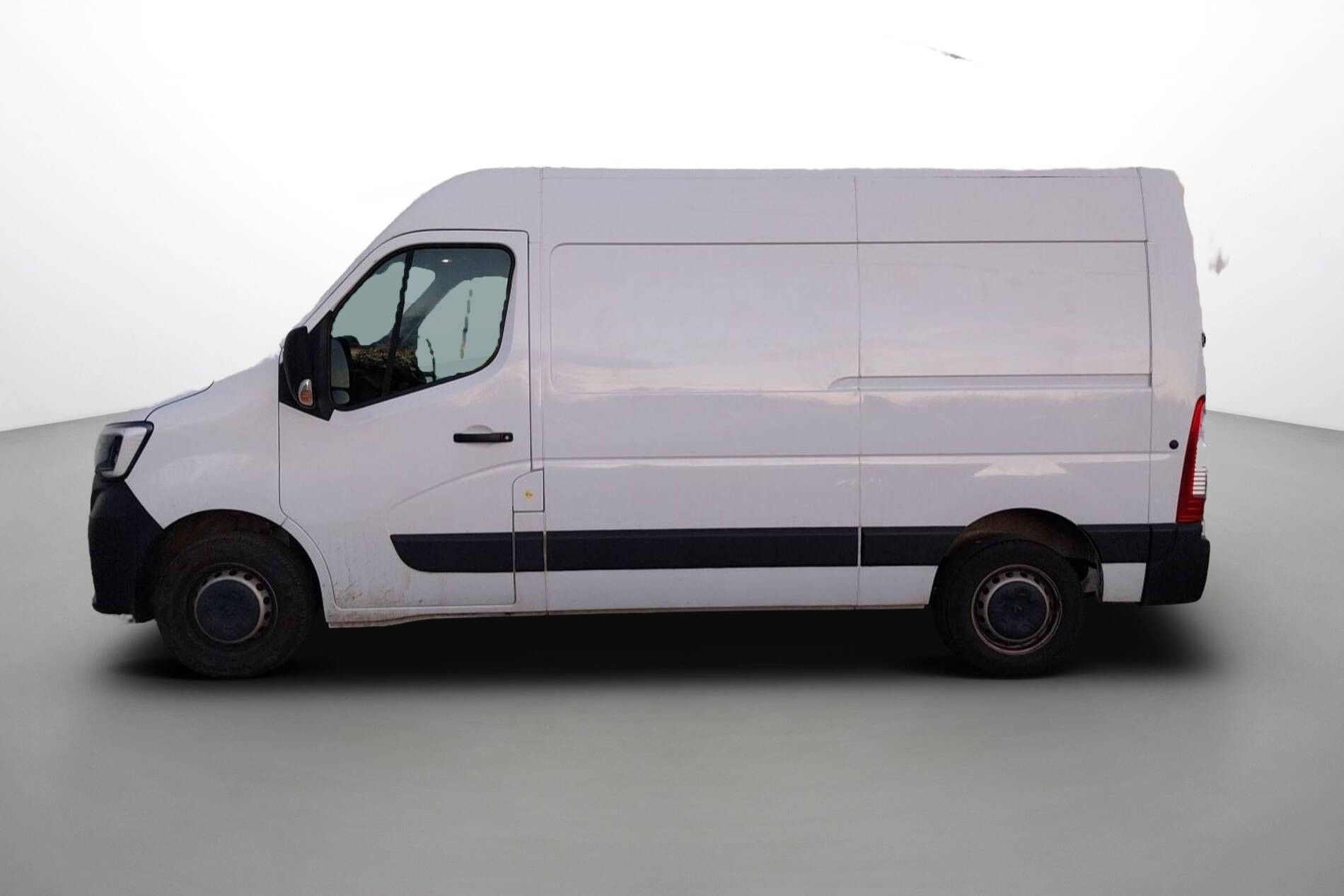 Vente en ligne Renault Master Fourgon MASTER FGN TRAC F3500 L2H2 BLUE DCI 135 au prix de 27 990 €
